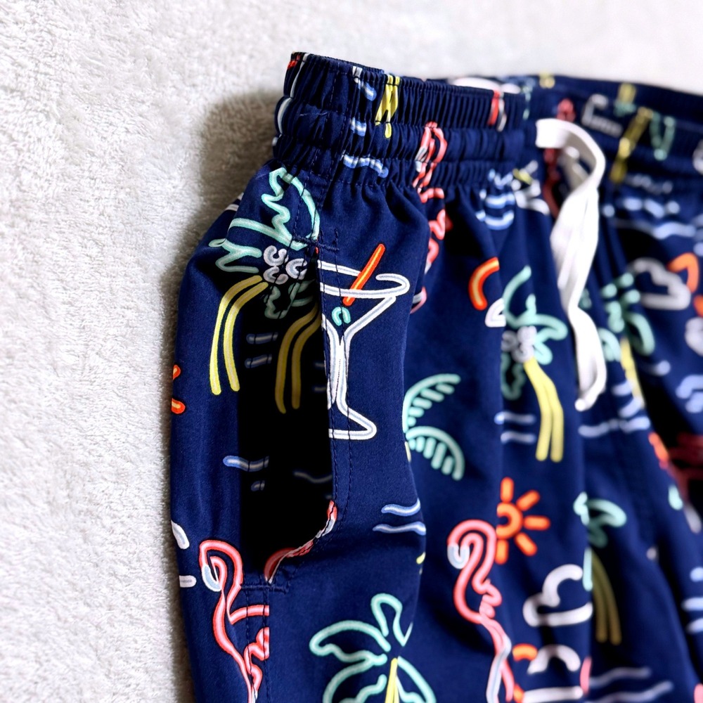 Chubbies The Neon Lights Swim Trunks Mens Medium Navy Blue Tropical 5.5" - Picture 2 of 10
